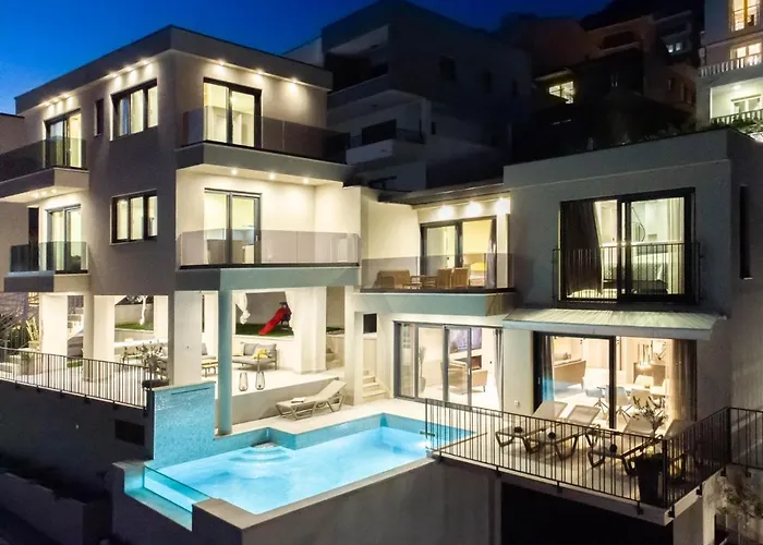 Luxury Villa With Pool And Jacuzzi