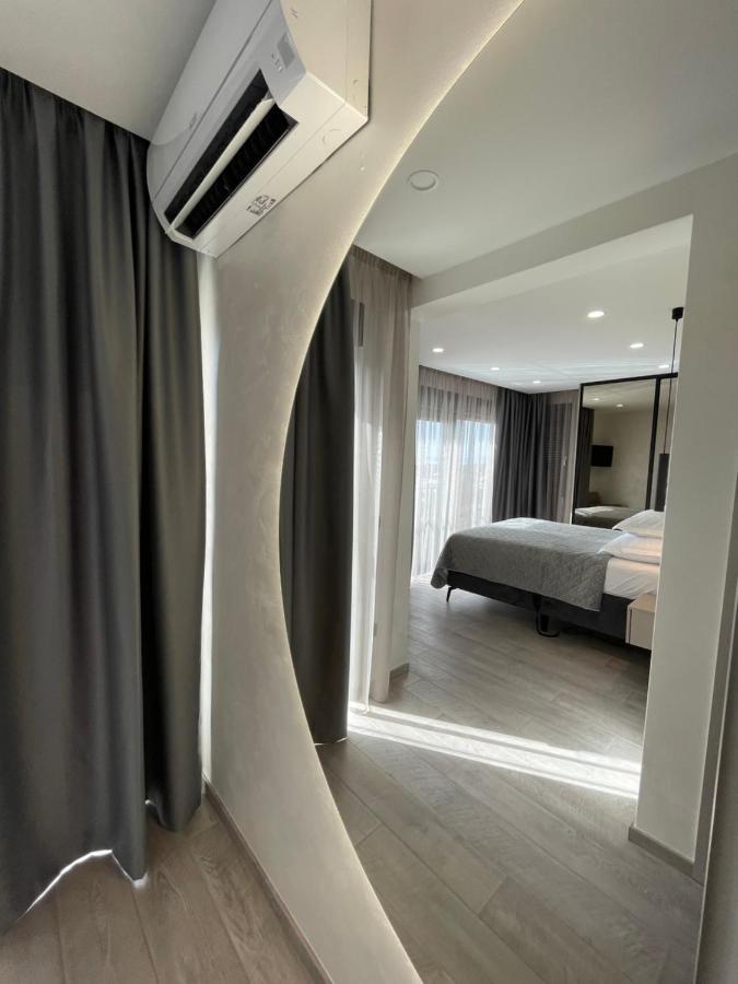 Luxury With Pool And Jacuzzi Vila
