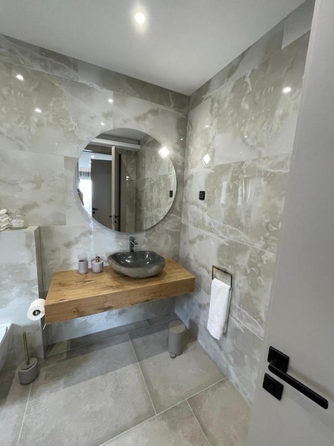Luxury With Pool And Jacuzzi Vila Makarska
