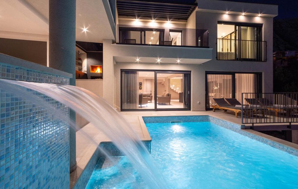 Luxury With Pool And Jacuzzi Vila Makarska