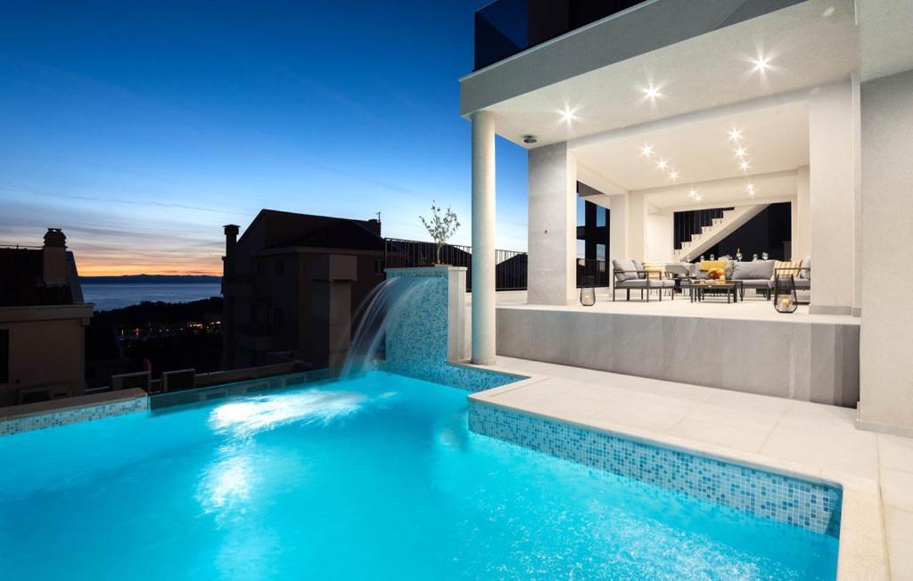 Luxury With Pool And Jacuzzi Makarska