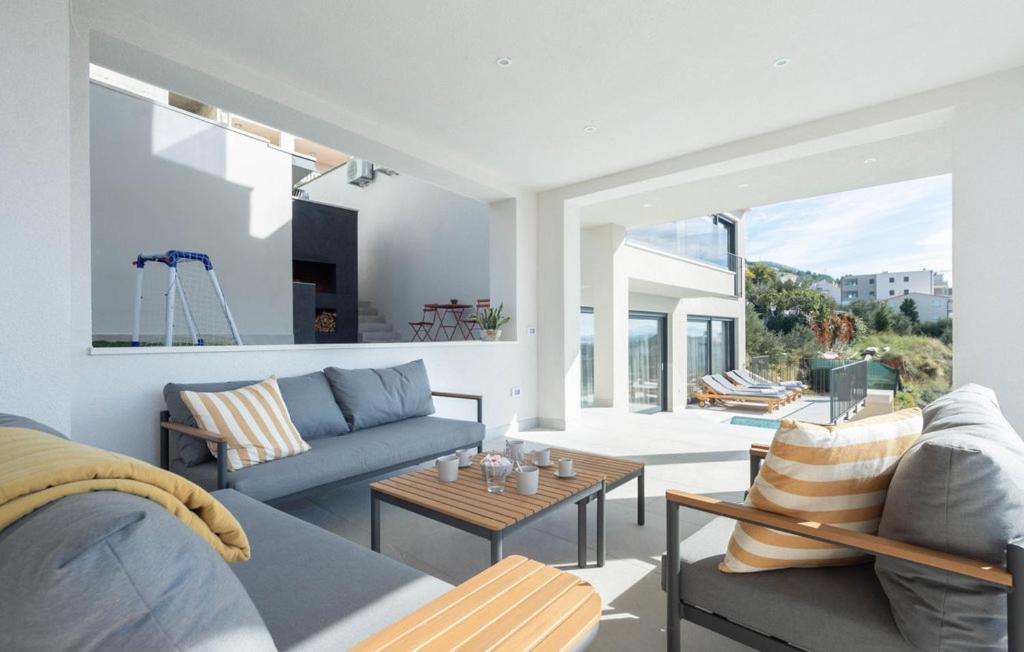 Luxury With Pool And Jacuzzi Vila Makarska