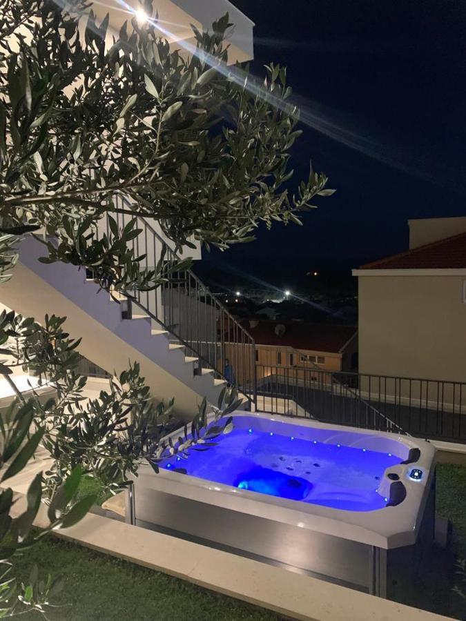 Luxury With Pool And Jacuzzi Vila *
